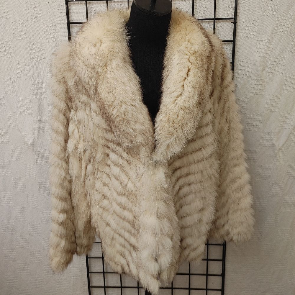LADIES CREME FOX SHORT FUR COAT SIZE LARGE EUC.